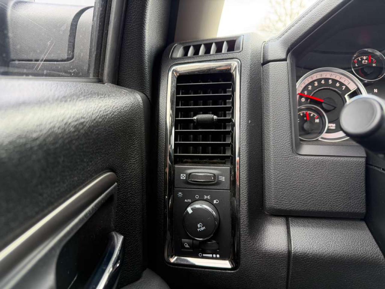 RAM 1500 Sport 4x4 Crew Cab 5'7" Box 2017