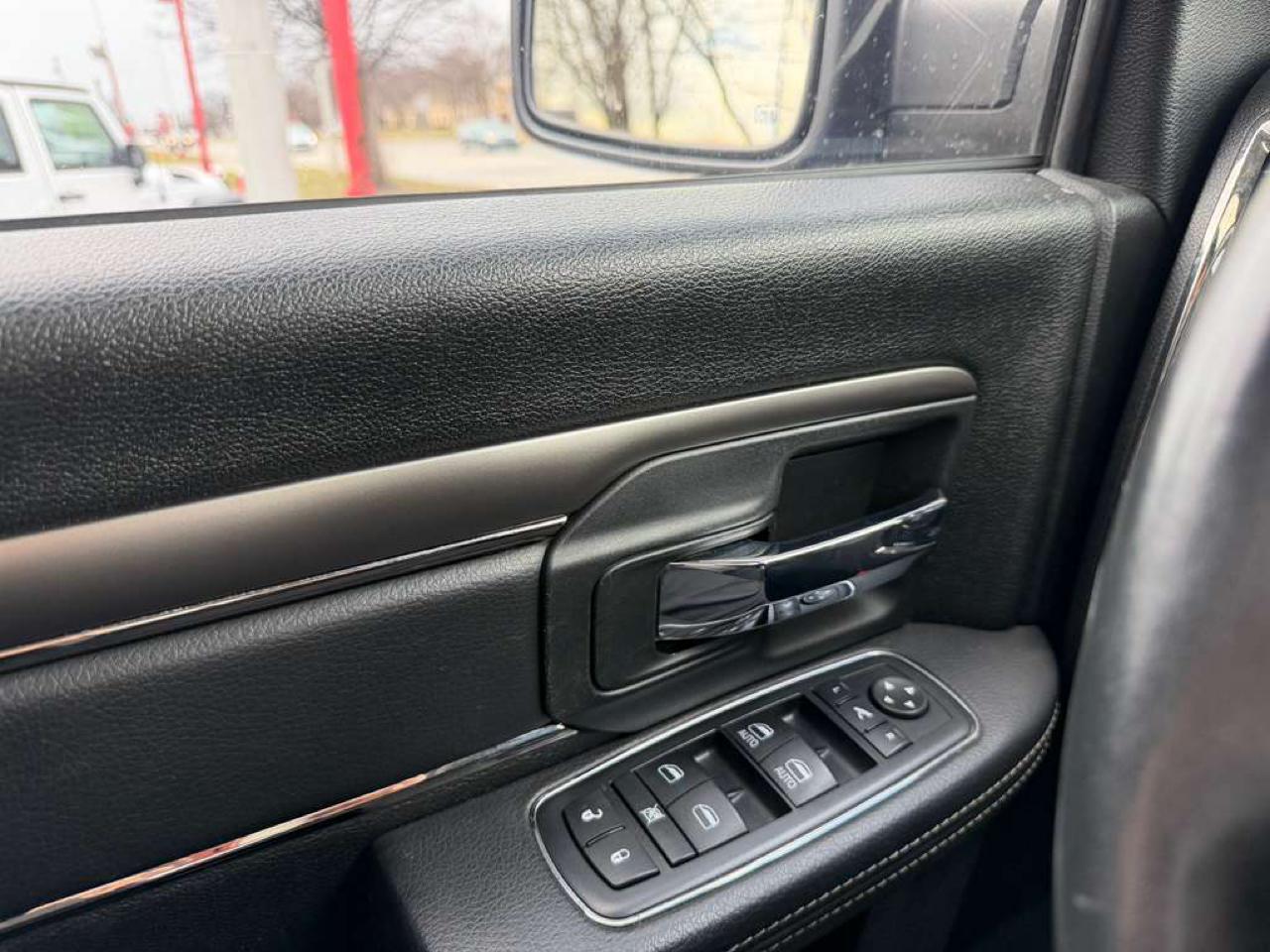 RAM 1500 Sport 4x4 Crew Cab 5'7" Box 2017