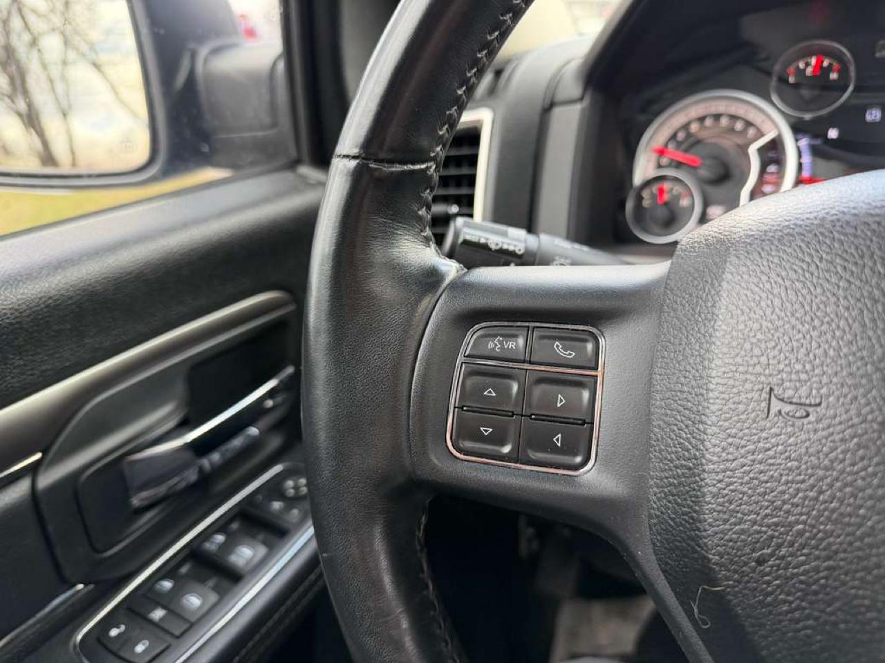 RAM 1500 Sport 4x4 Crew Cab 5'7" Box 2017