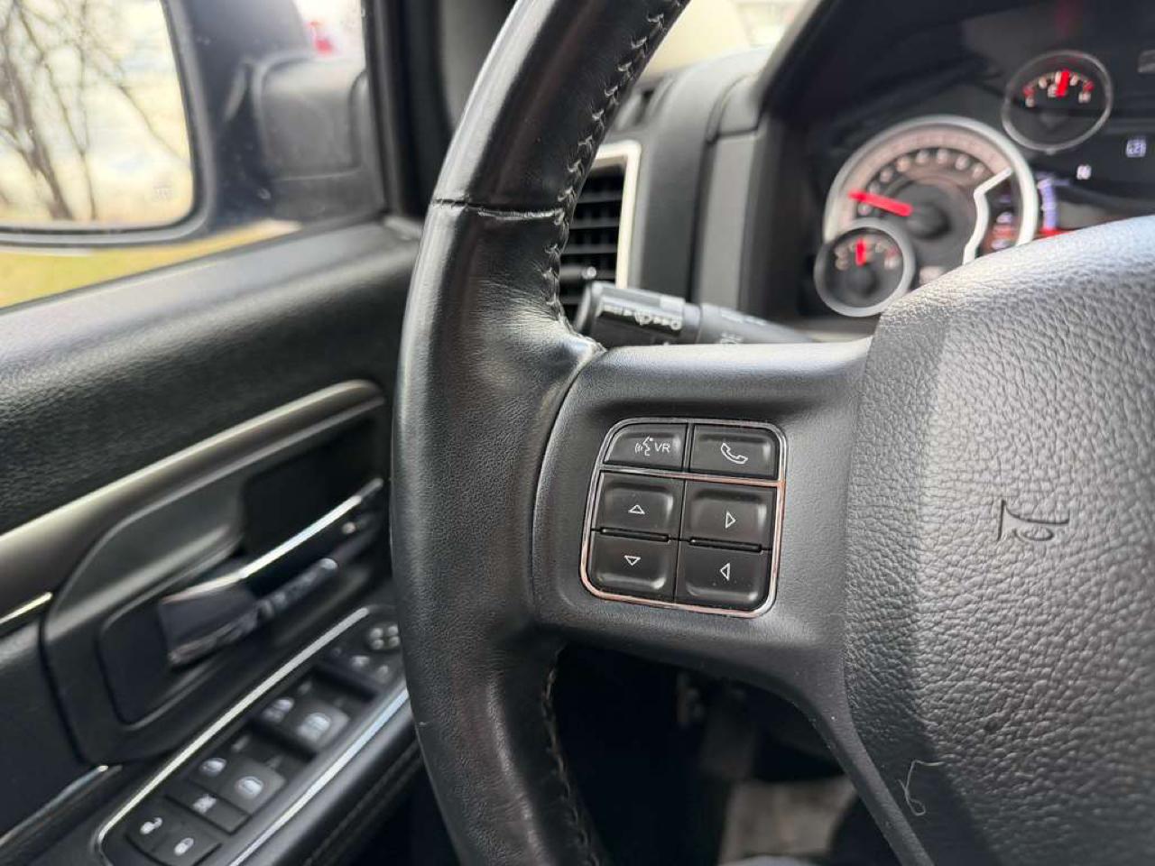 RAM 1500 Sport 4x4 Crew Cab 5'7" Box 2017