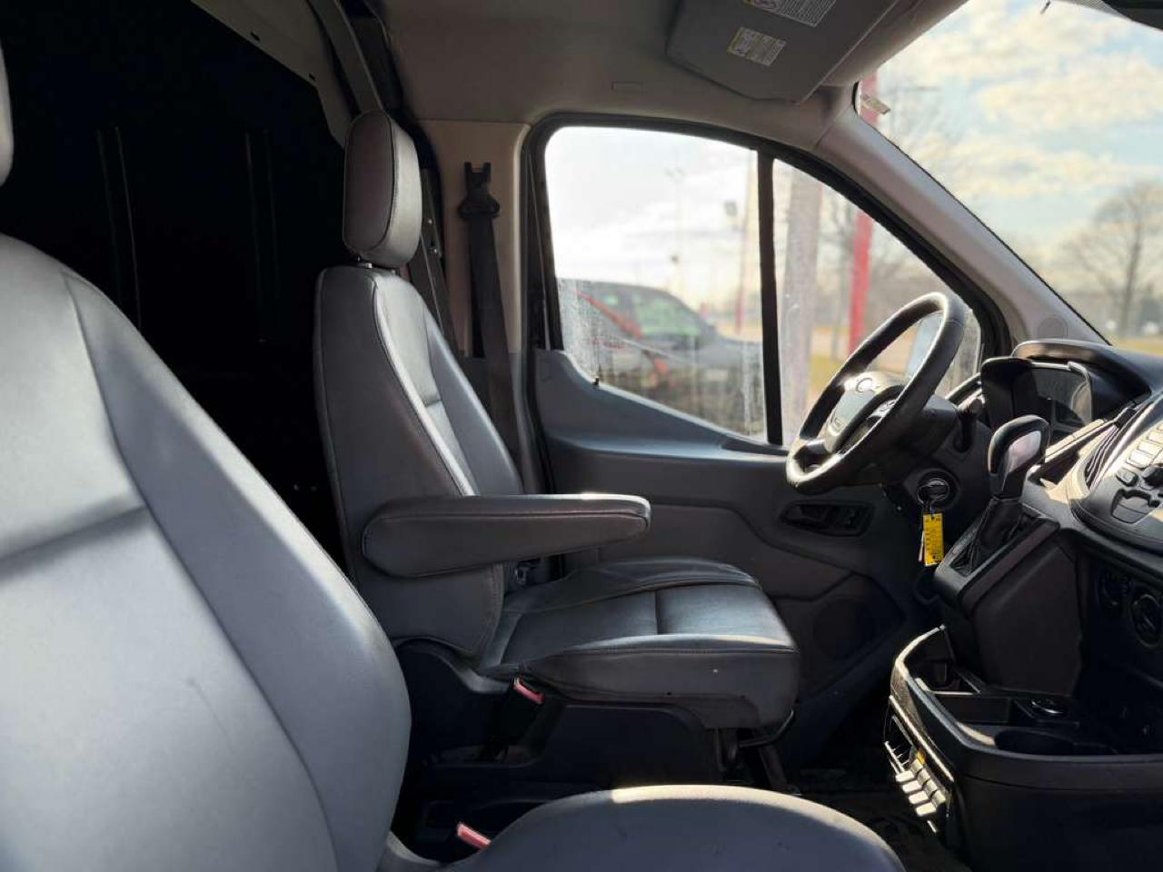 Ford Transit 150 Van Low Roof w/Sliding Pass. 130-in. WB 2016