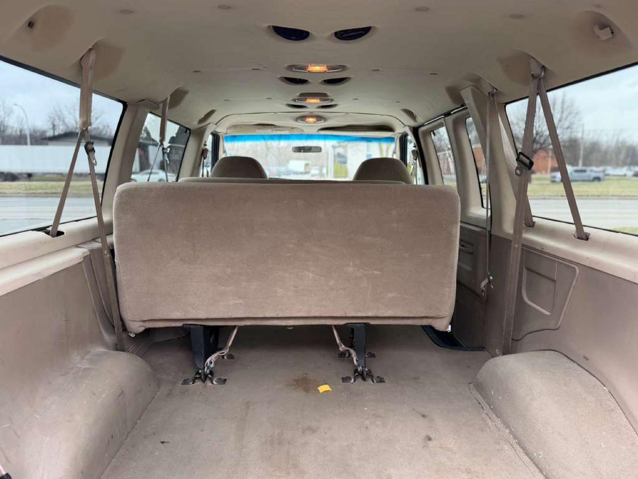 Ford Econoline E-150 XL 2006