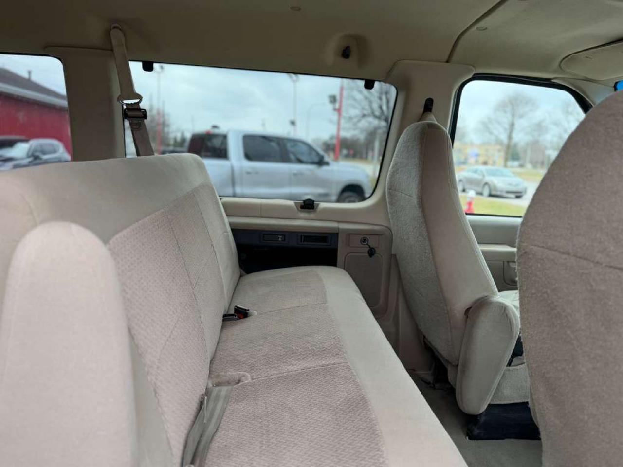 Ford Econoline E-150 XL 2006