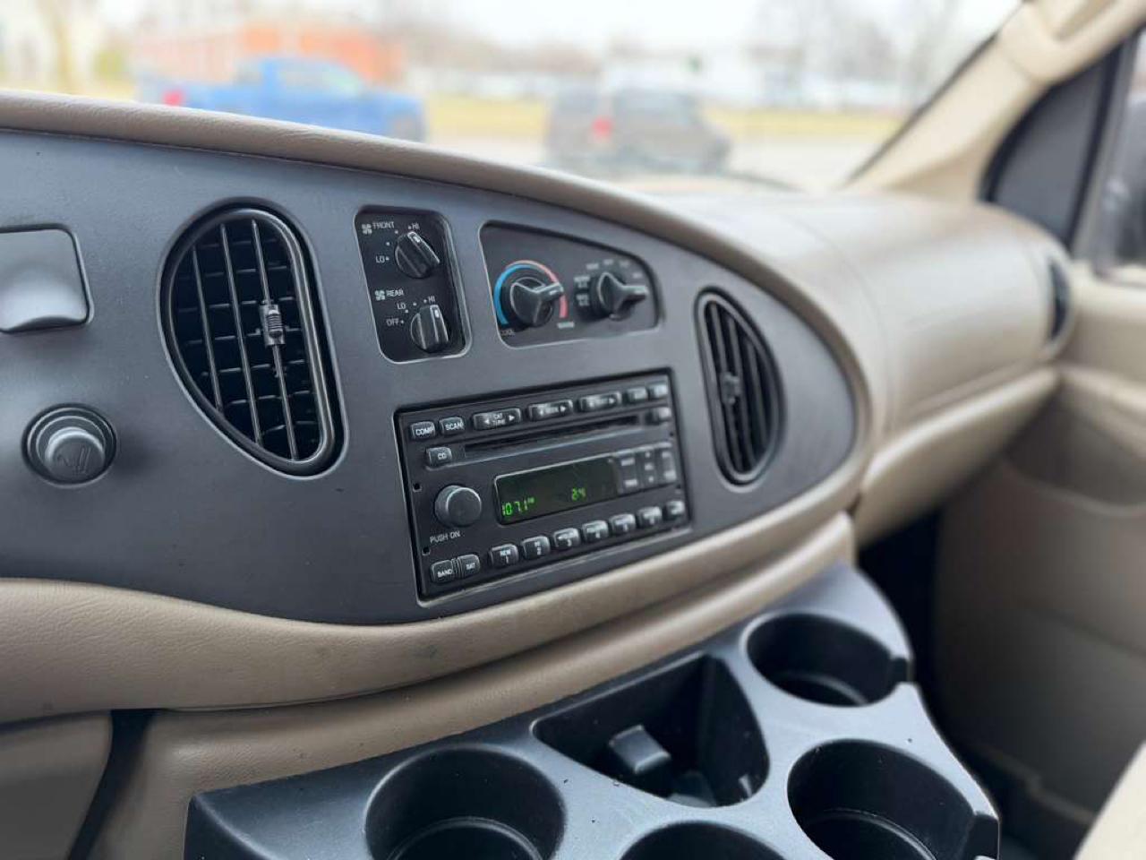 Ford Econoline E-150 XL 2006