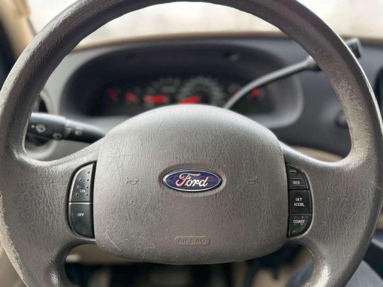 Ford Econoline E-150 XL 2006