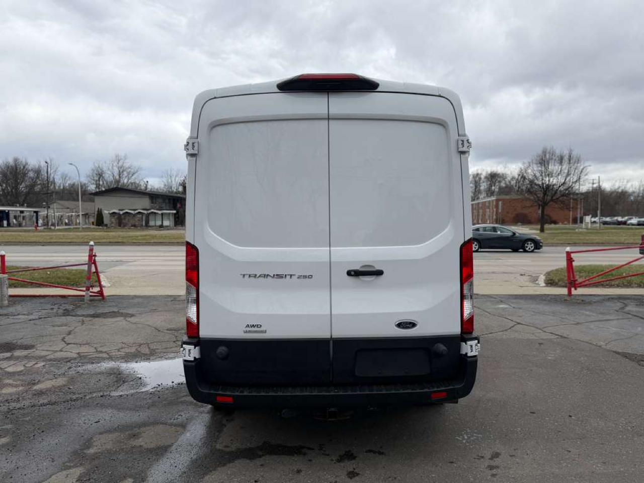 Ford Transit 250 Van Med. Roof w/Sliding Pass. 148-in. WB 2020