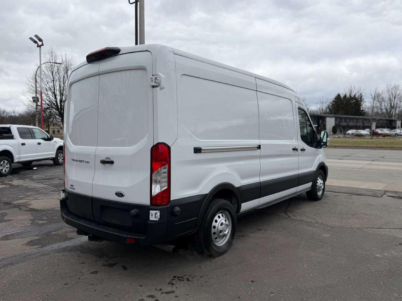 Ford Transit 250 Van Med. Roof w/Sliding Pass. 148-in. WB 2020