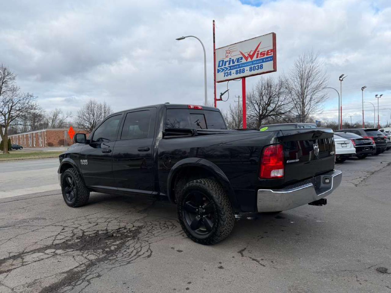 RAM 1500 SLT Crew Cab 4WD 2017