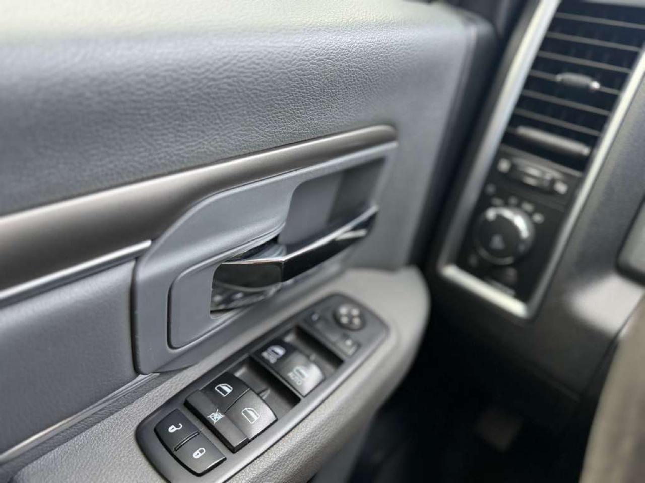 RAM 1500 SLT Crew Cab 4WD 2017