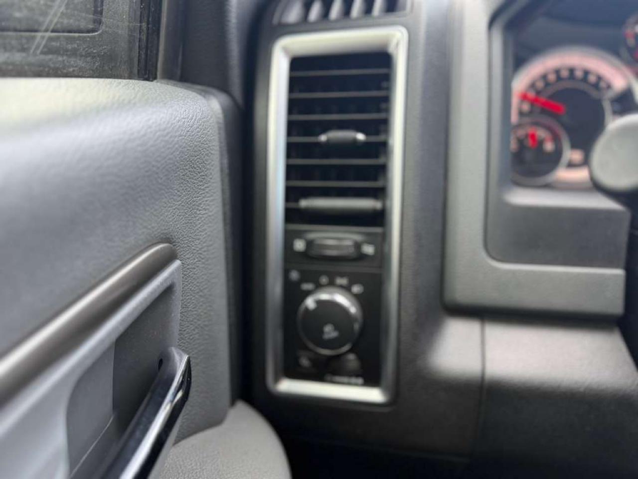 RAM 1500 SLT Crew Cab 4WD 2017