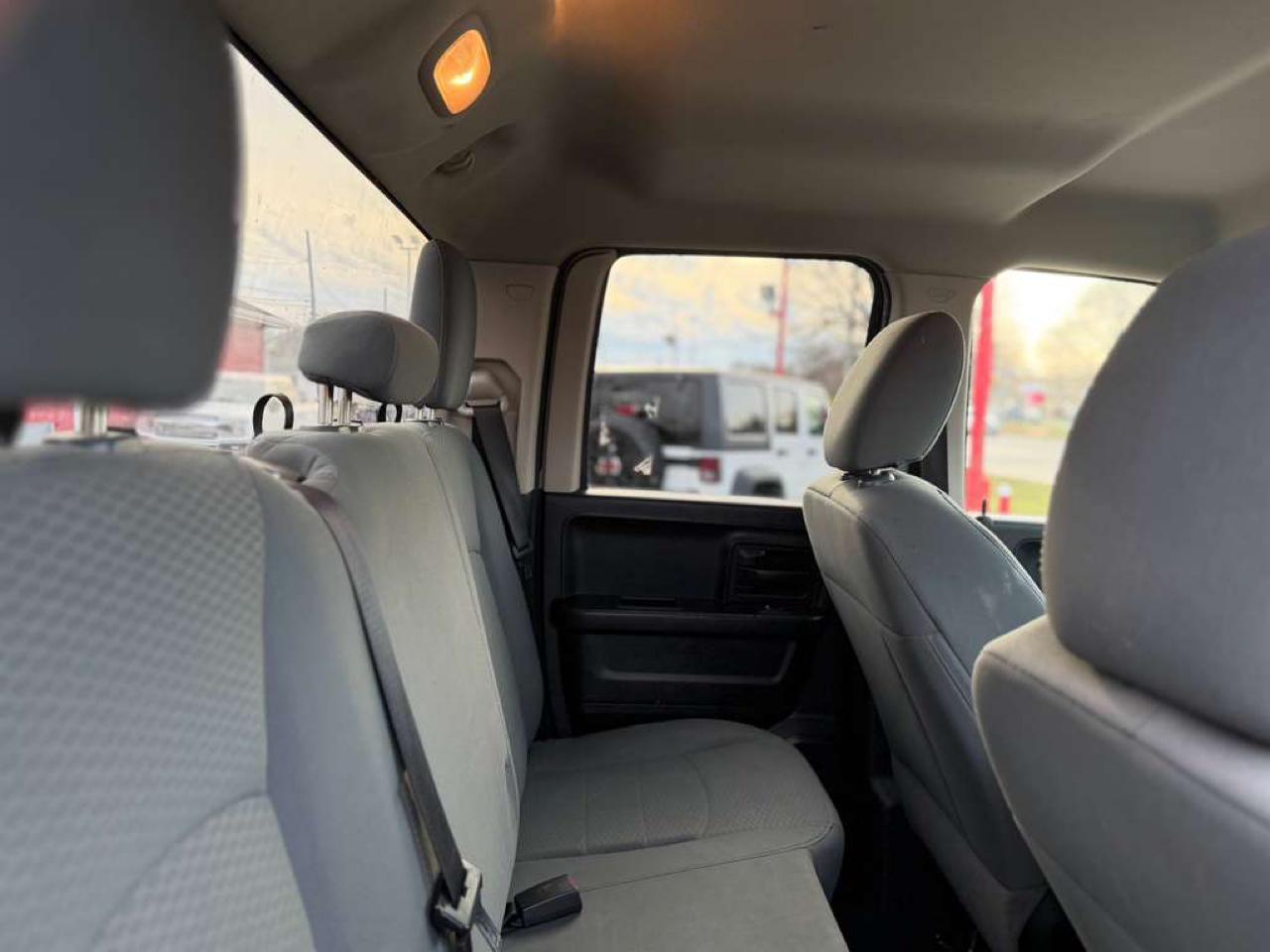 RAM 1500 Express 4x4 Quad Cab 6'4" Box 2017