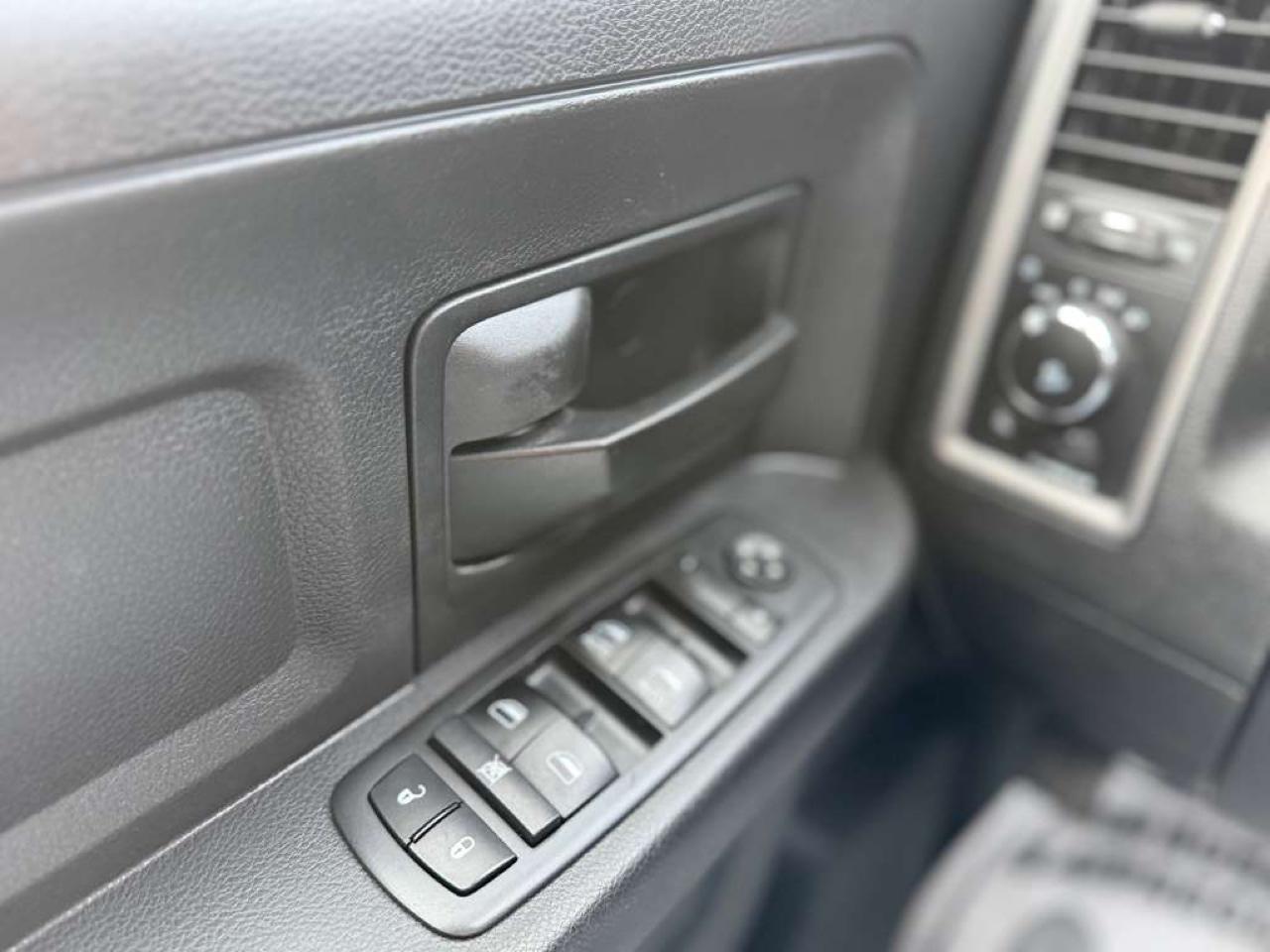 RAM 1500 Express 4x4 Quad Cab 6'4" Box 2017