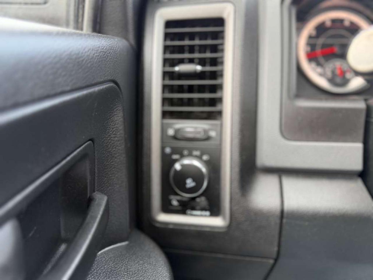 RAM 1500 Express 4x4 Quad Cab 6'4" Box 2017