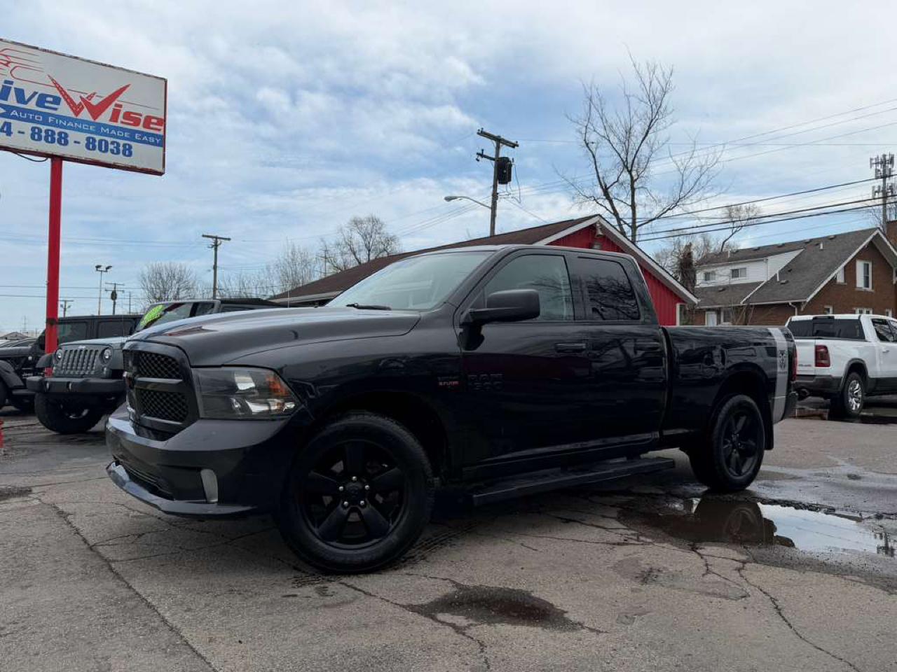 2017 RAM 1500 Express 4x4 Quad Cab 6'4" Box