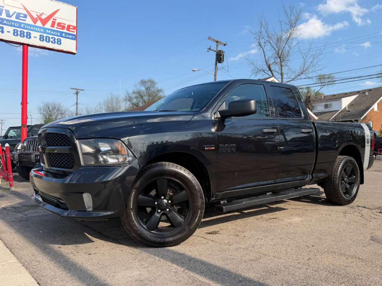 2017 RAM 1500 Express 4x4 Quad Cab 6'4" Box