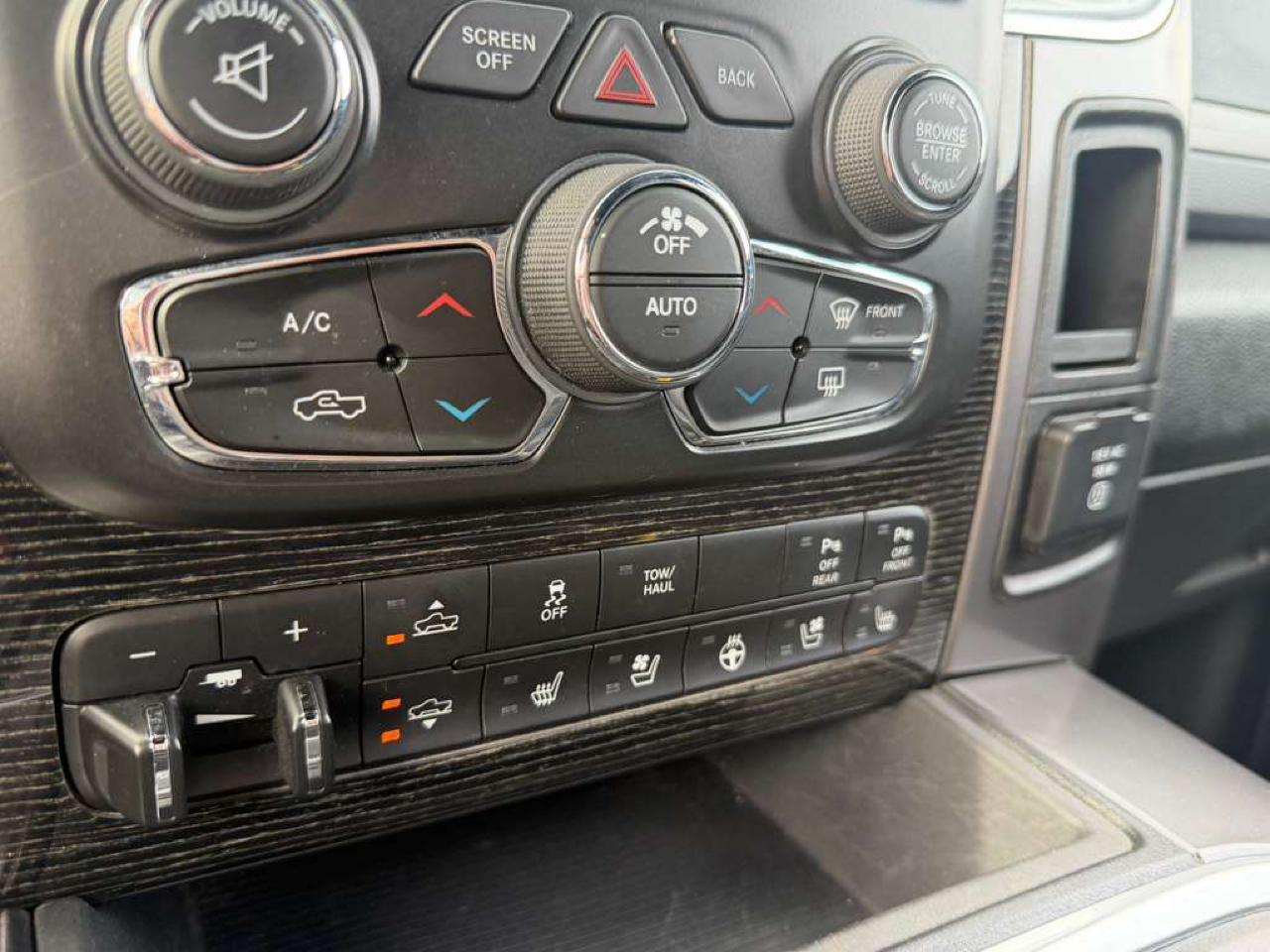 RAM 1500 Limited 4x4 Crew Cab 5'7" Box 2017