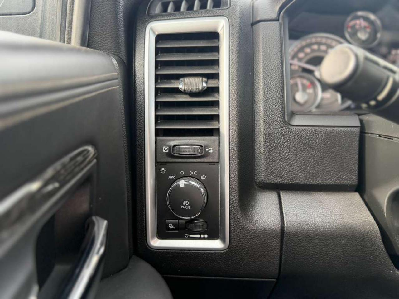 RAM 1500 Limited 4x4 Crew Cab 5'7" Box 2017