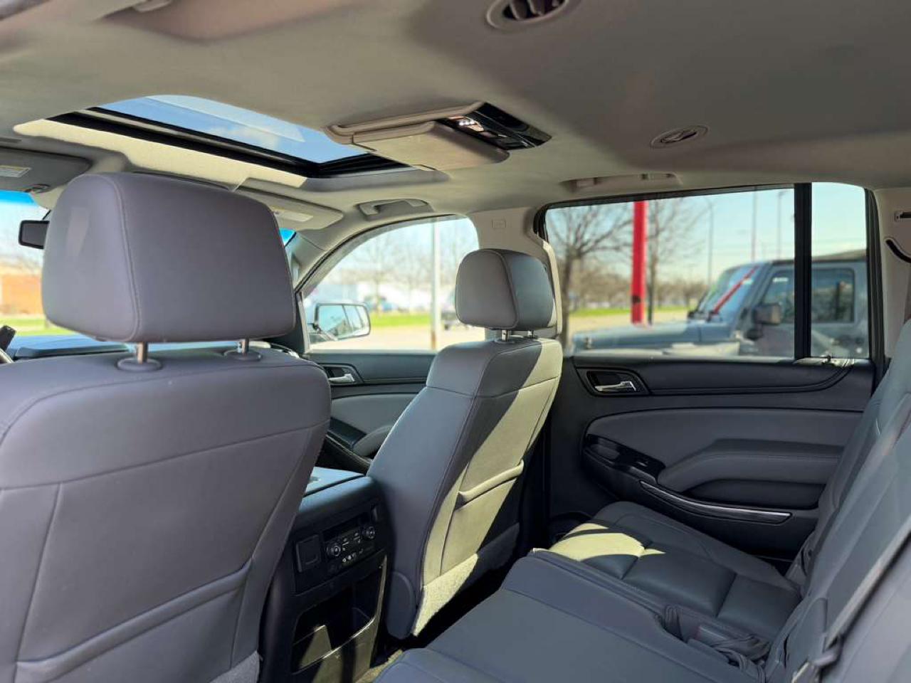 Chevrolet Suburban LT 4WD 2016