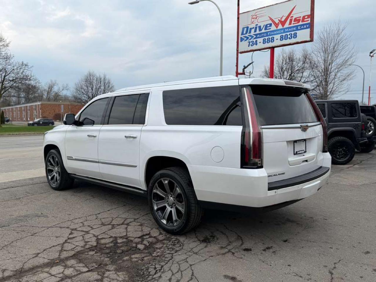 Cadillac Escalade ESV Premium 4WD 2016