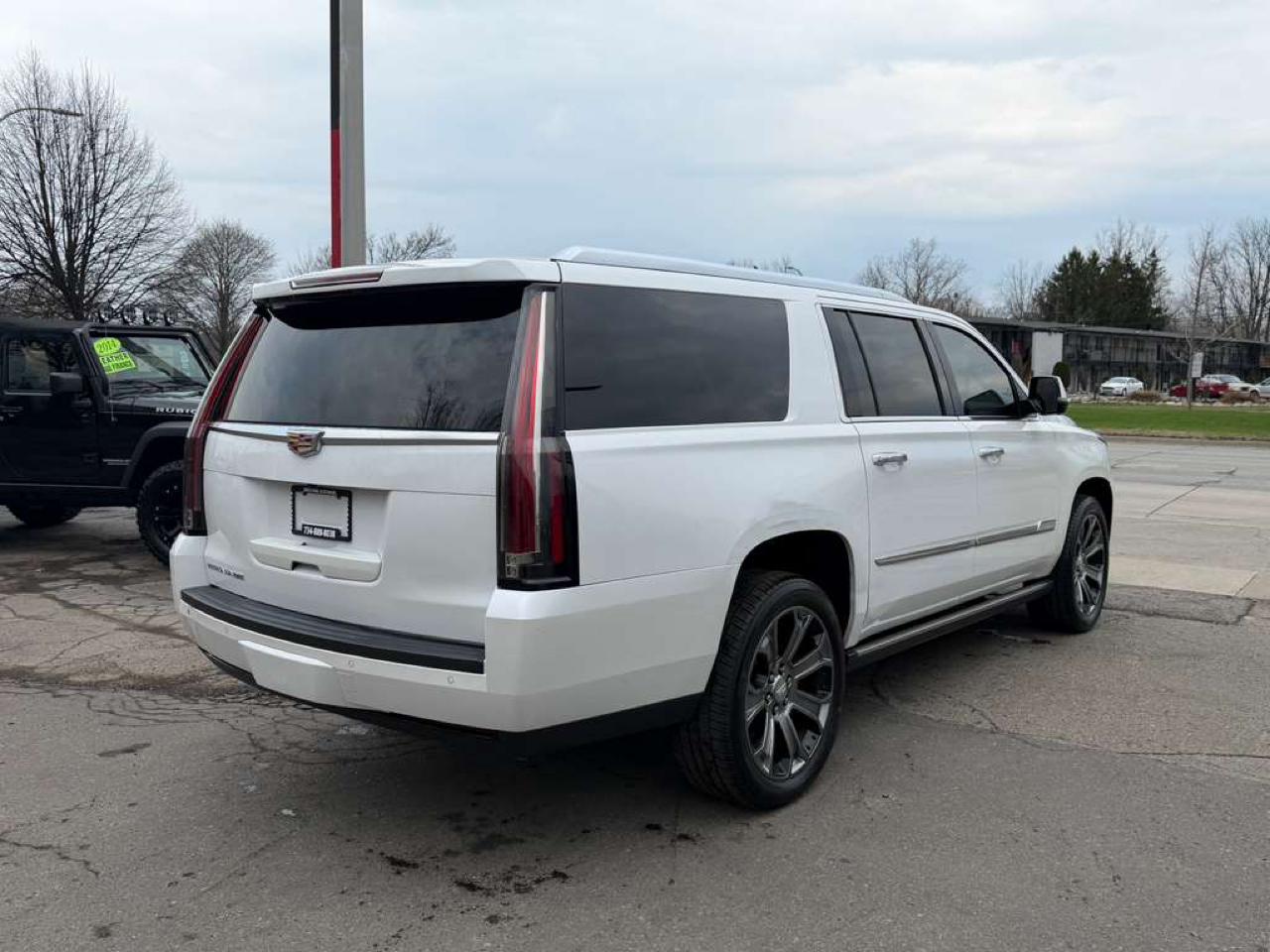 Cadillac Escalade ESV Premium 4WD 2016