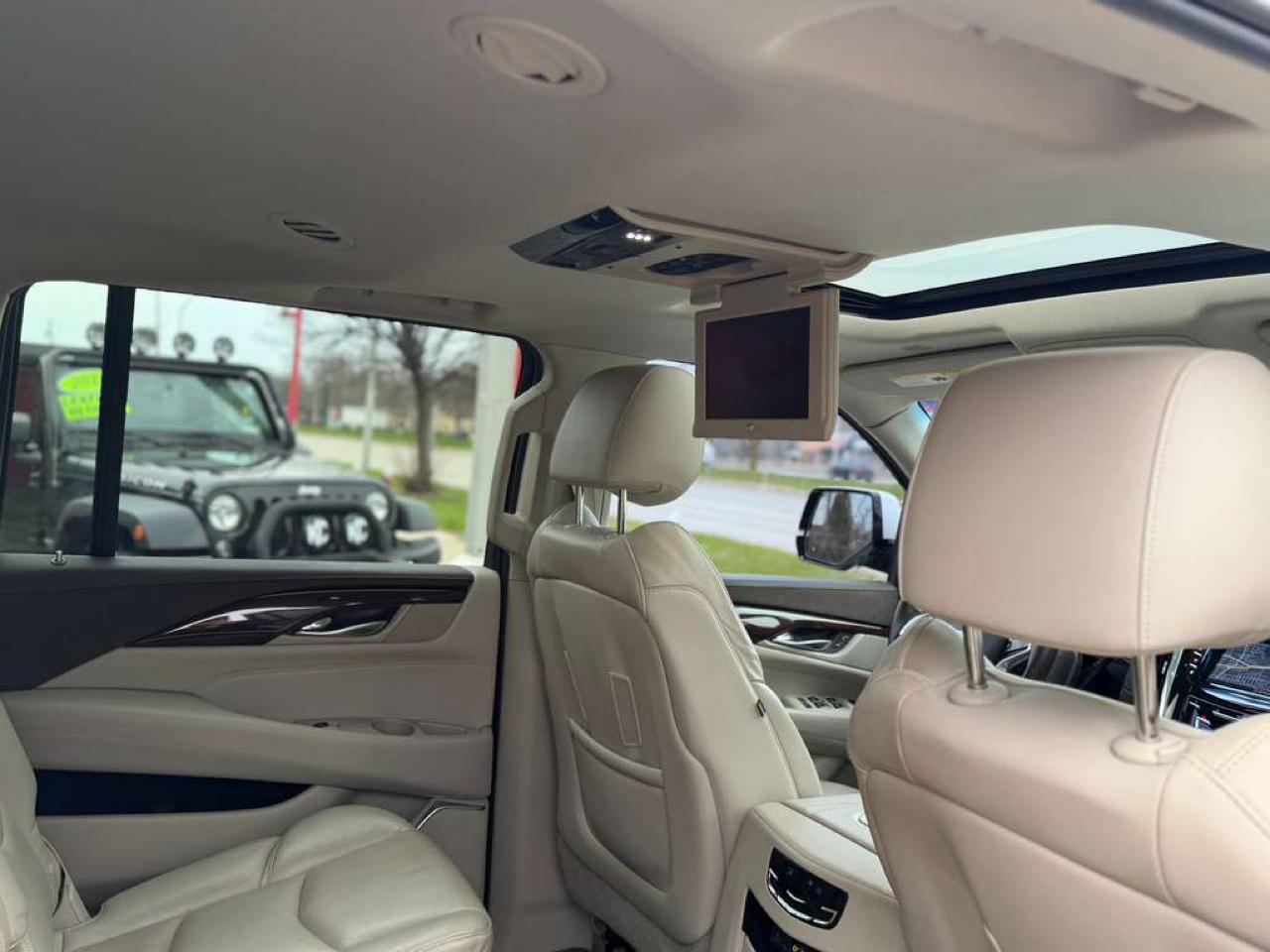 Cadillac Escalade ESV Premium 4WD 2016