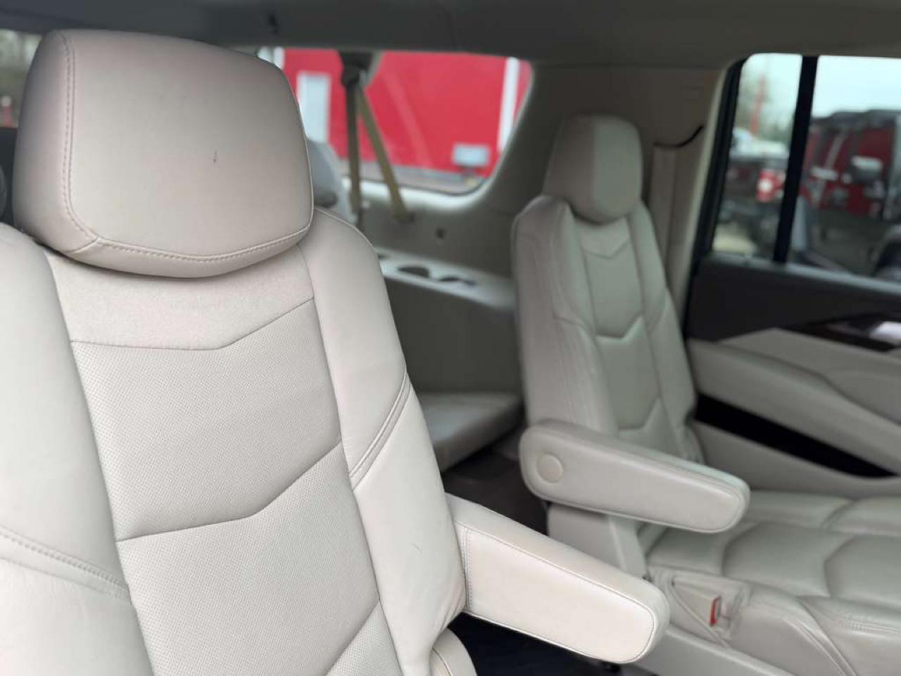 Cadillac Escalade ESV Premium 4WD 2016