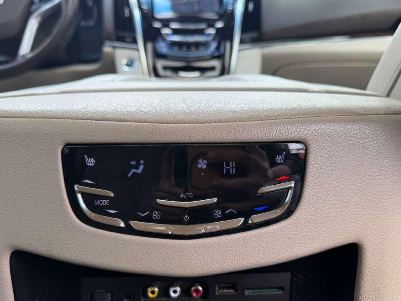 Cadillac Escalade ESV Premium 4WD 2016