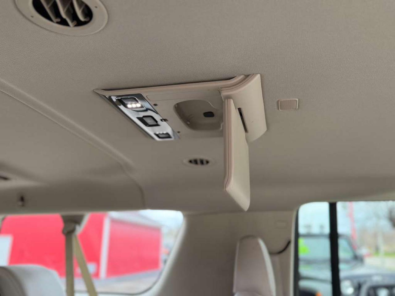 Cadillac Escalade ESV Premium 4WD 2016