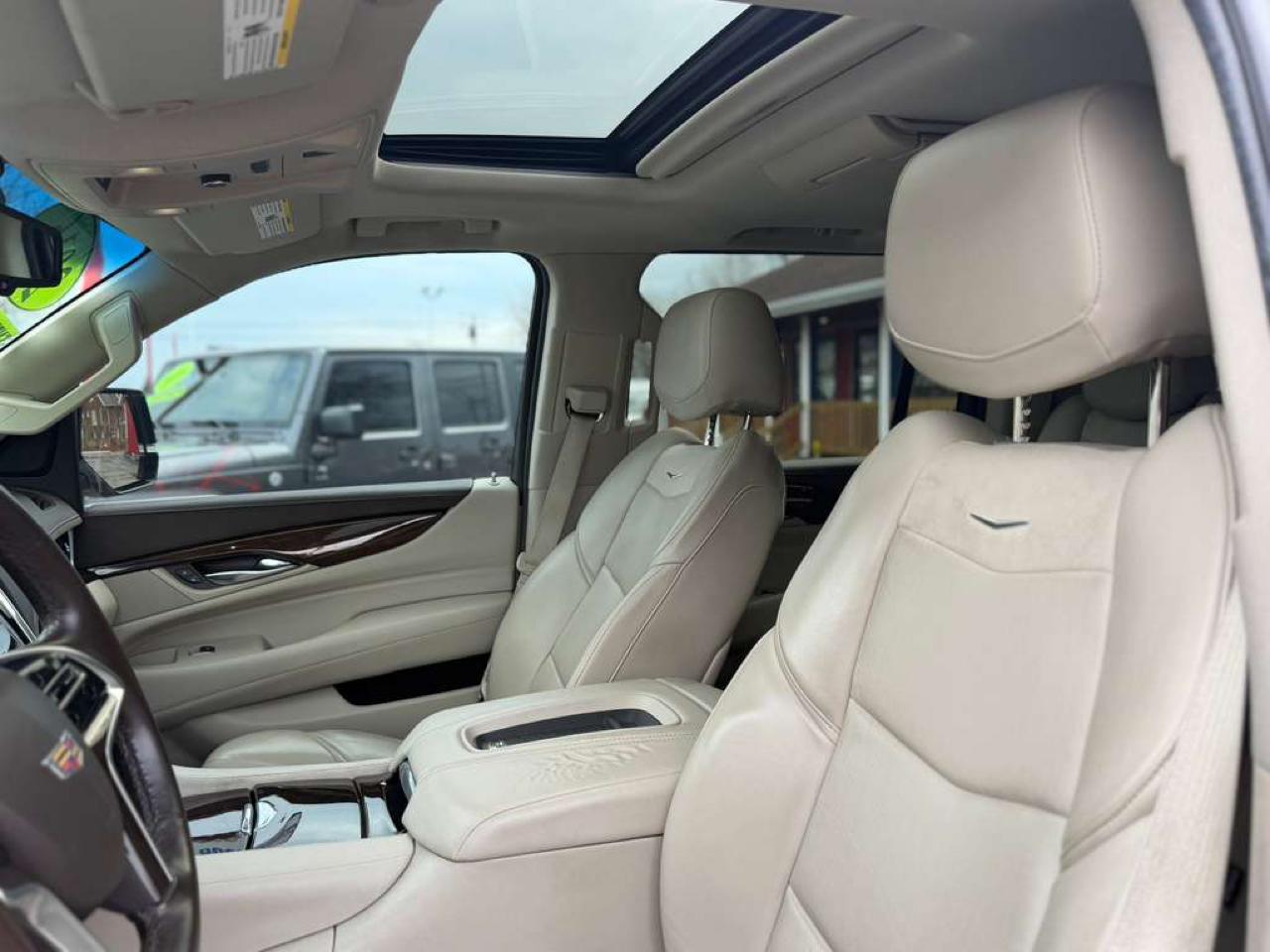 Cadillac Escalade ESV Premium 4WD 2016