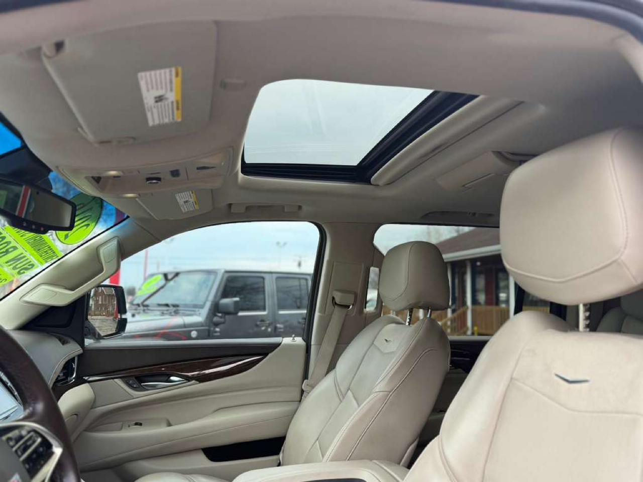 Cadillac Escalade ESV Premium 4WD 2016