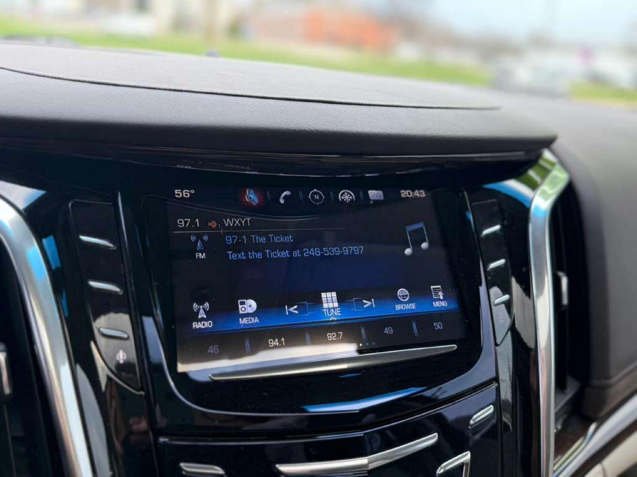 Cadillac Escalade ESV Premium 4WD 2016