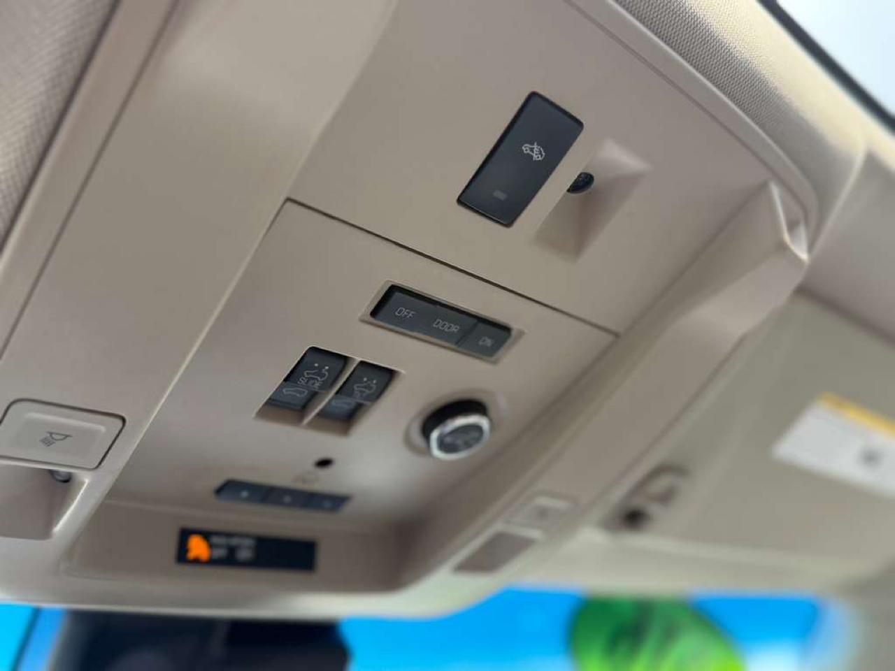 Cadillac Escalade ESV Premium 4WD 2016