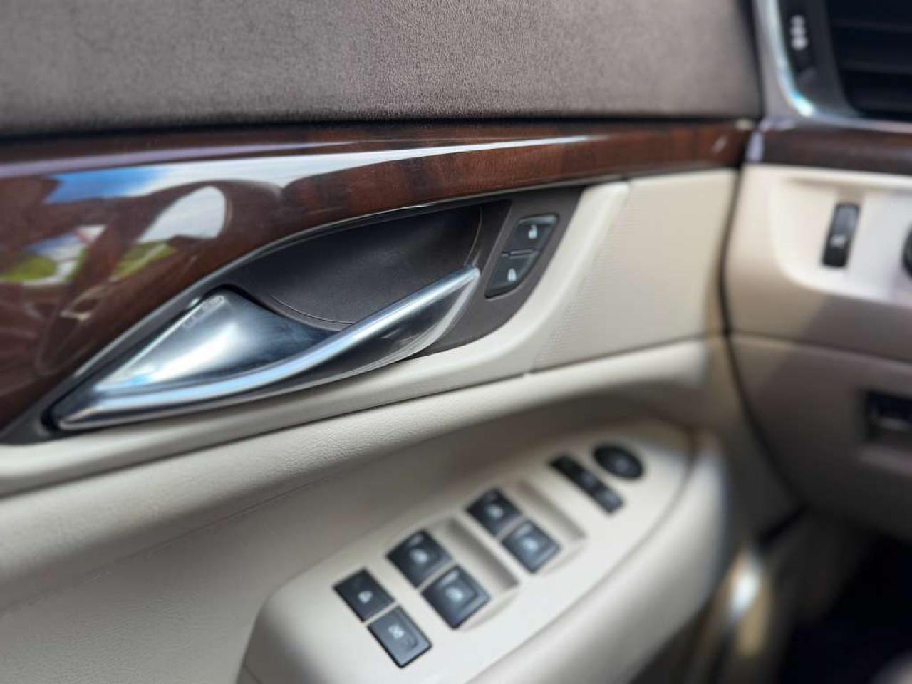 Cadillac Escalade ESV Premium 4WD 2016