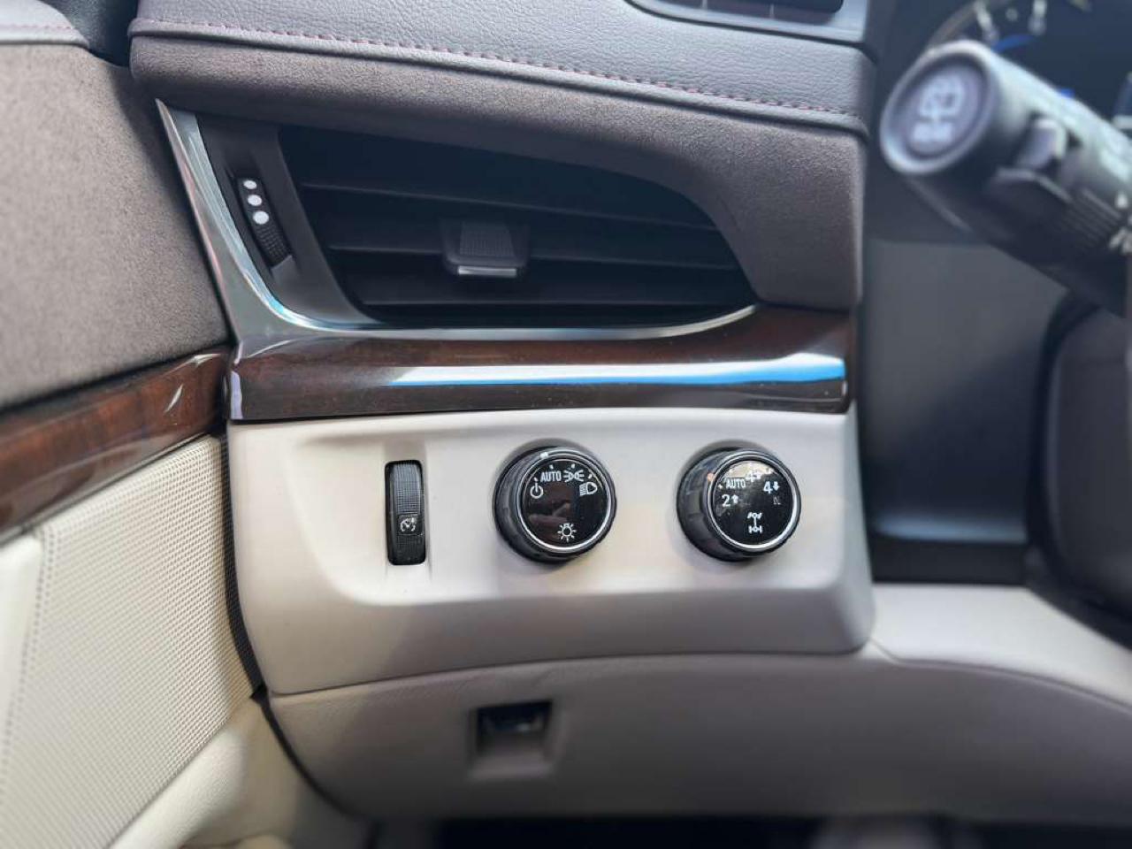 Cadillac Escalade ESV Premium 4WD 2016