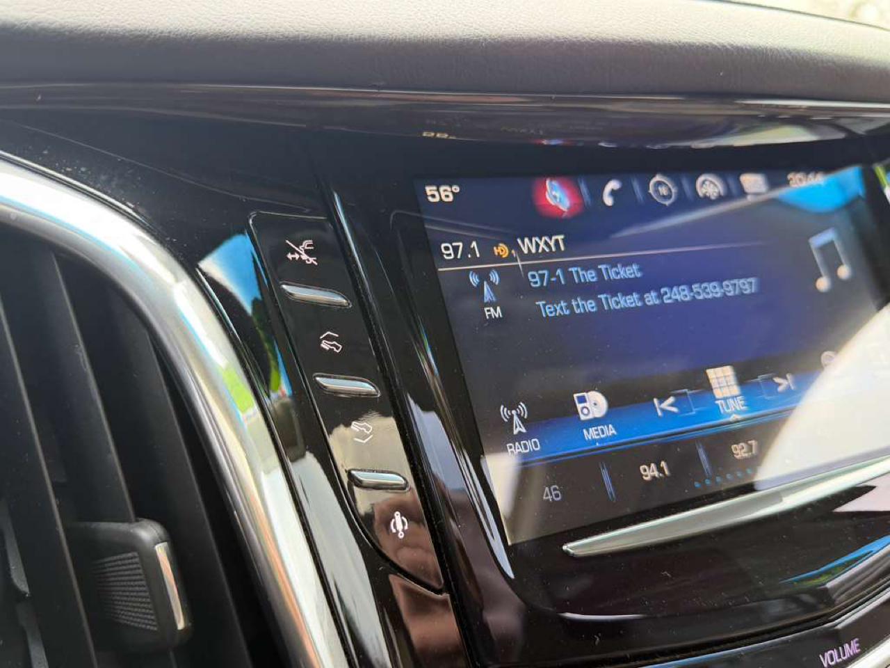 Cadillac Escalade ESV Premium 4WD 2016