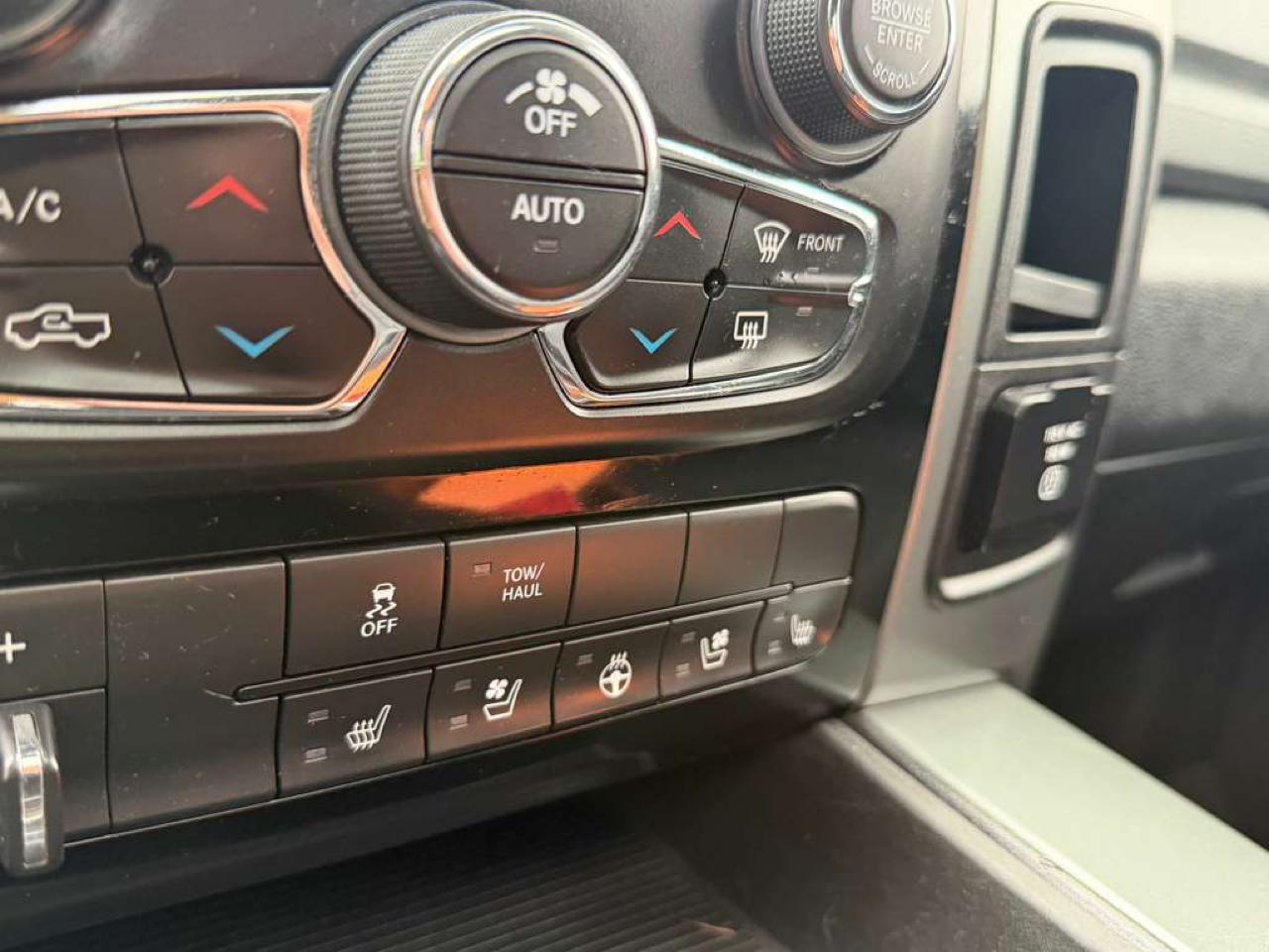 RAM 1500 Sport Crew Cab 4WD 2015