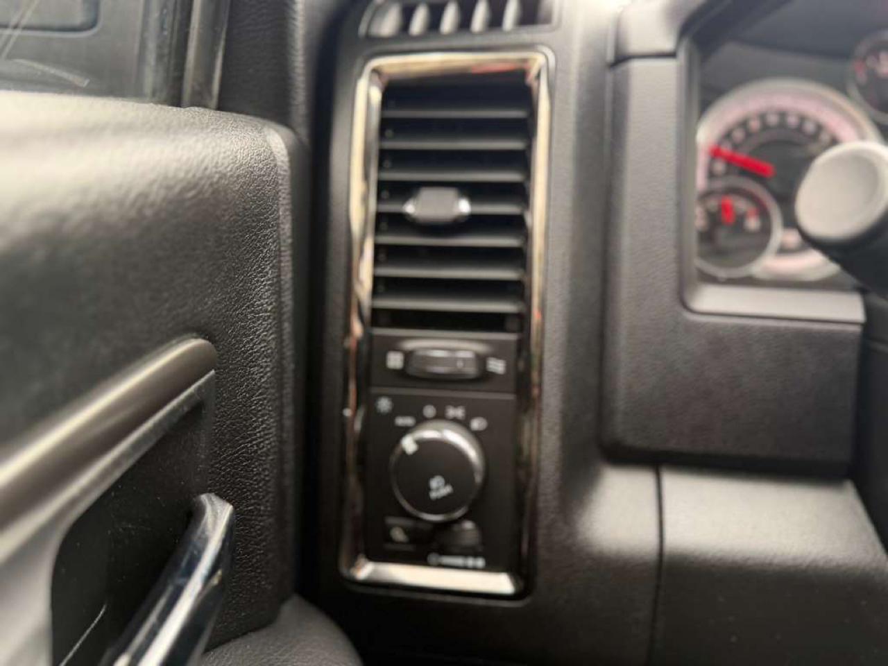 RAM 1500 Sport Crew Cab 4WD 2015