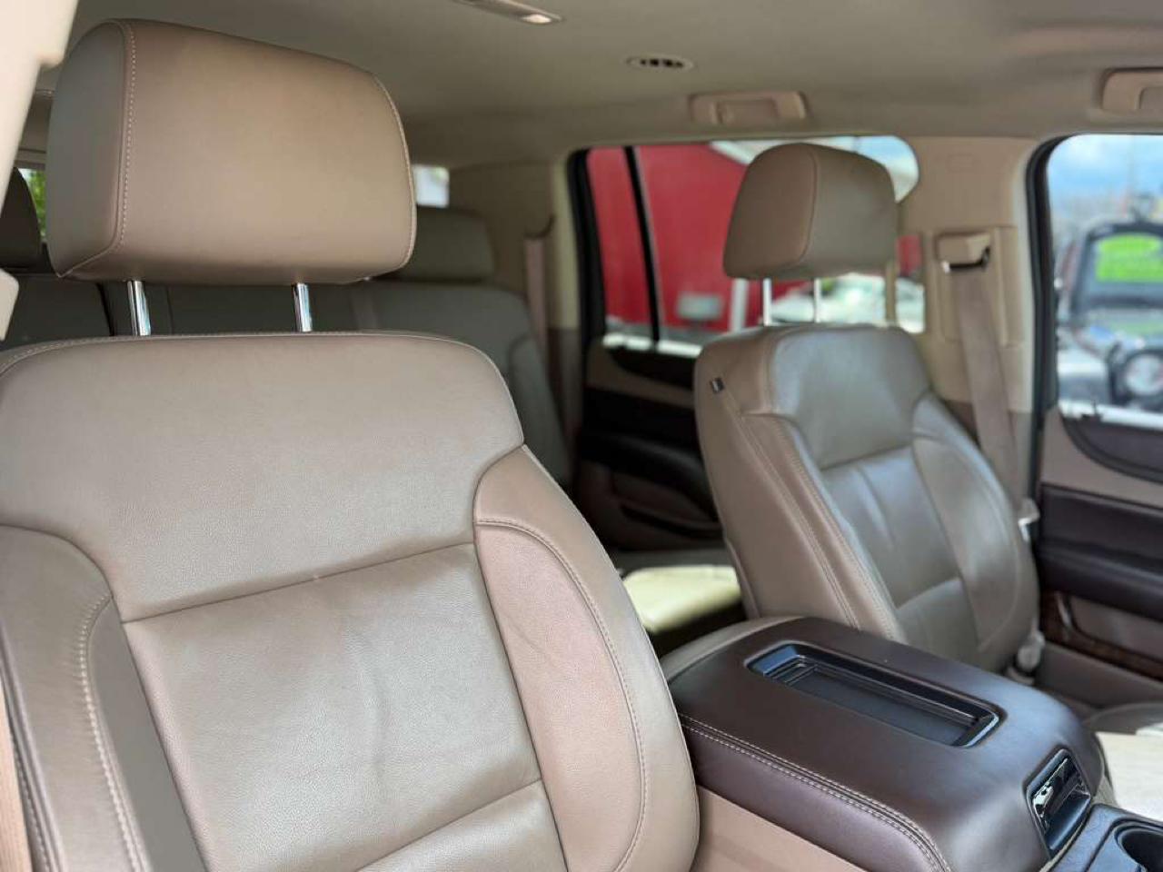 Chevrolet Suburban LT 1500 4WD 2015