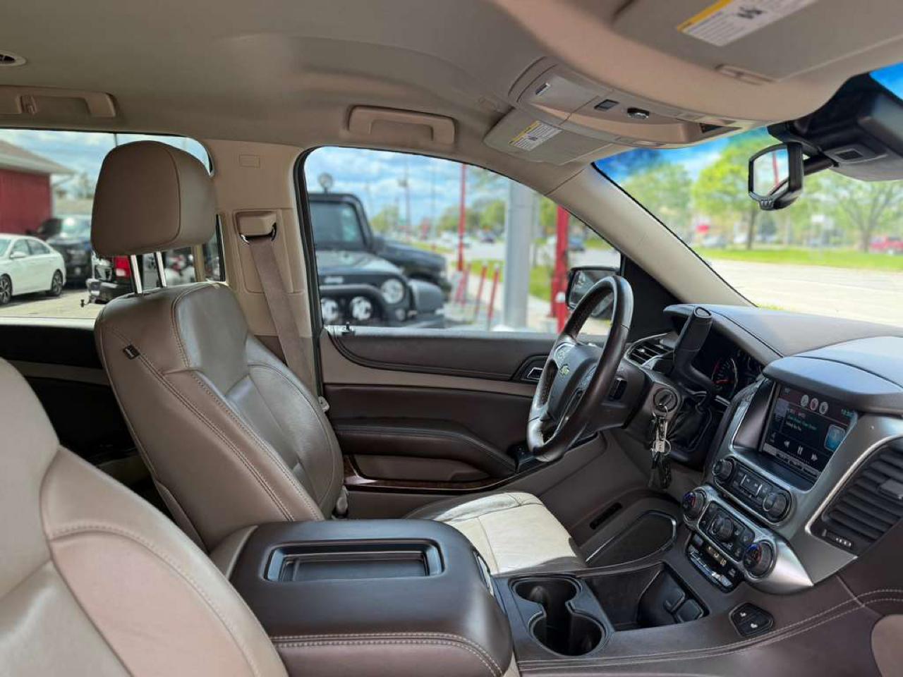 Chevrolet Suburban LT 1500 4WD 2015