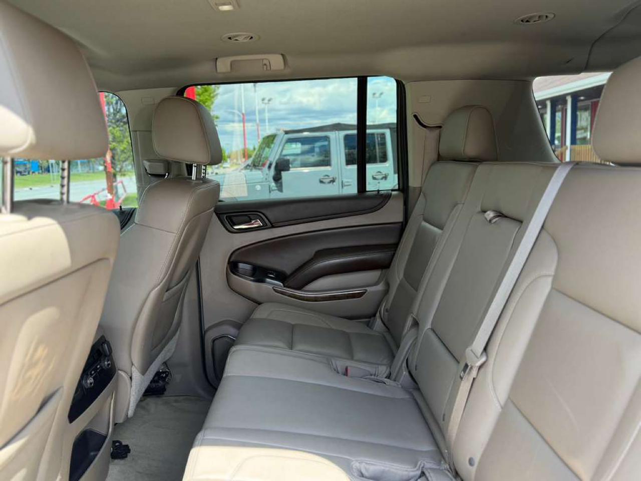 Chevrolet Suburban LT 1500 4WD 2015