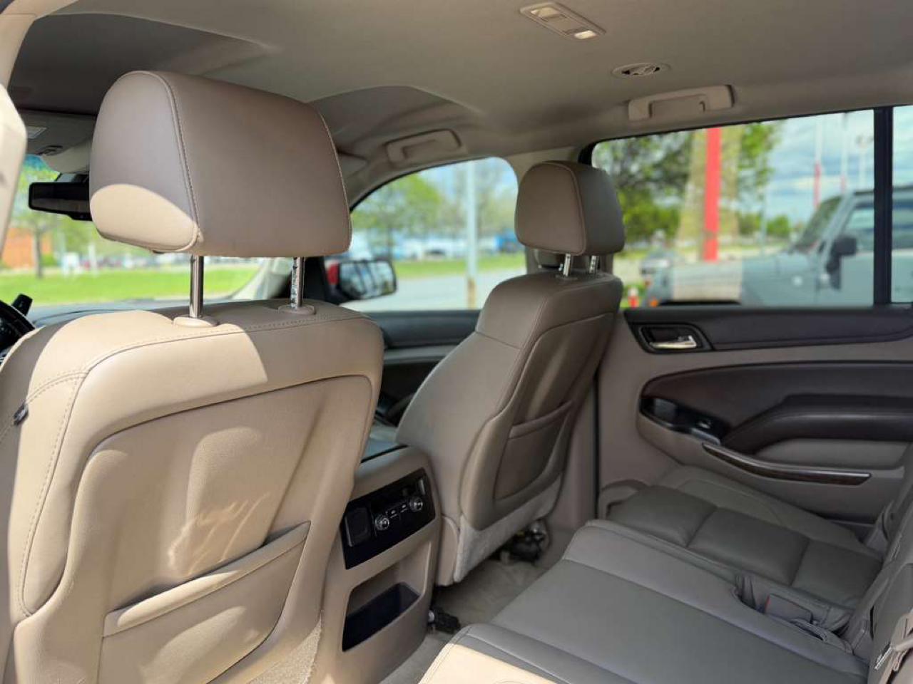 Chevrolet Suburban LT 1500 4WD 2015