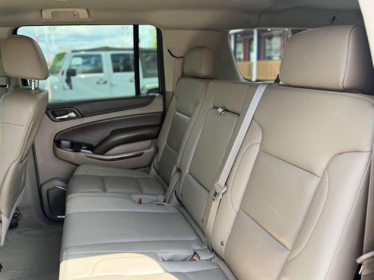 Chevrolet Suburban LT 1500 4WD 2015