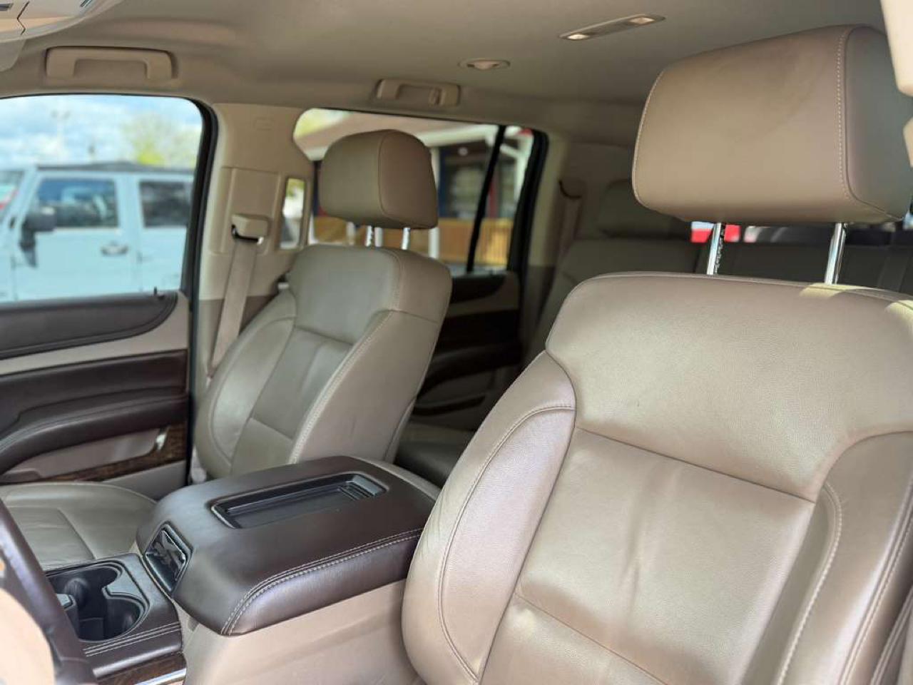 Chevrolet Suburban LT 1500 4WD 2015