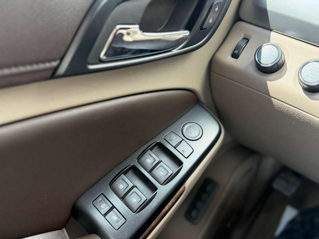 Chevrolet Suburban LT 1500 4WD 2015