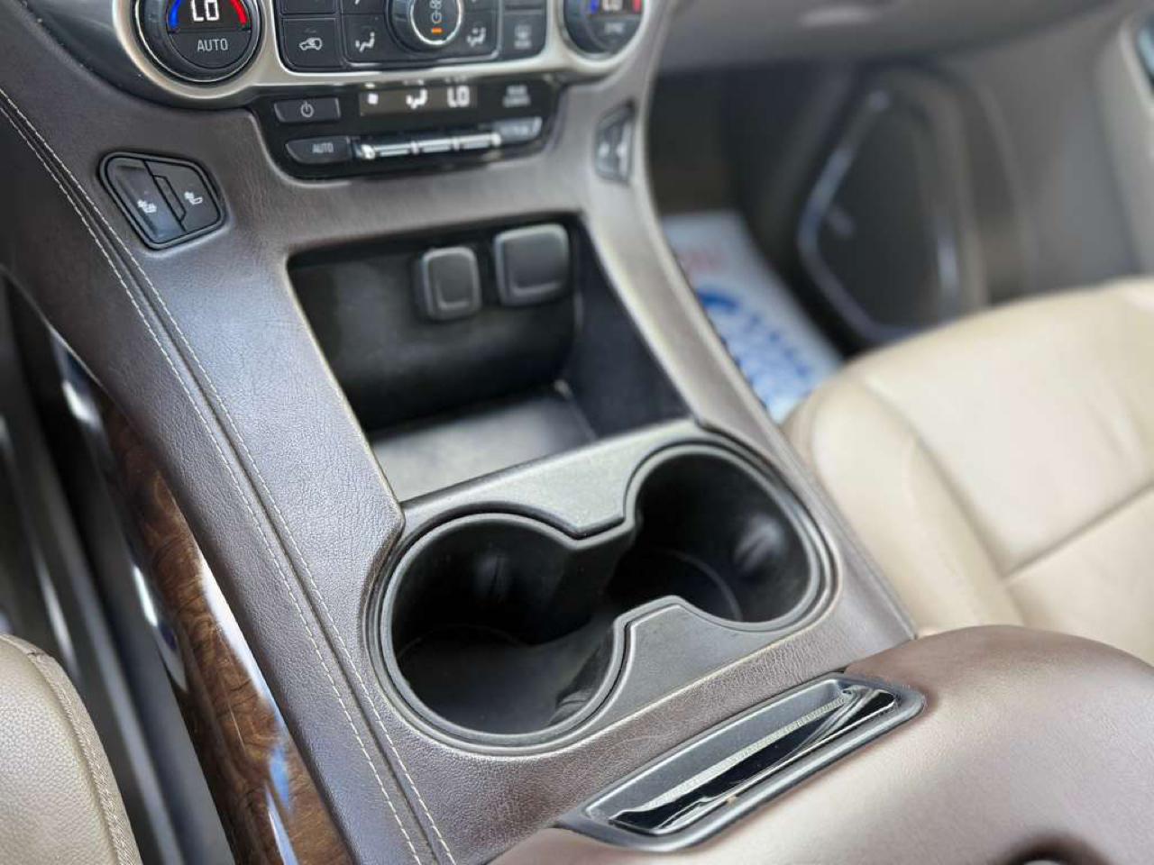 Chevrolet Suburban LT 1500 4WD 2015