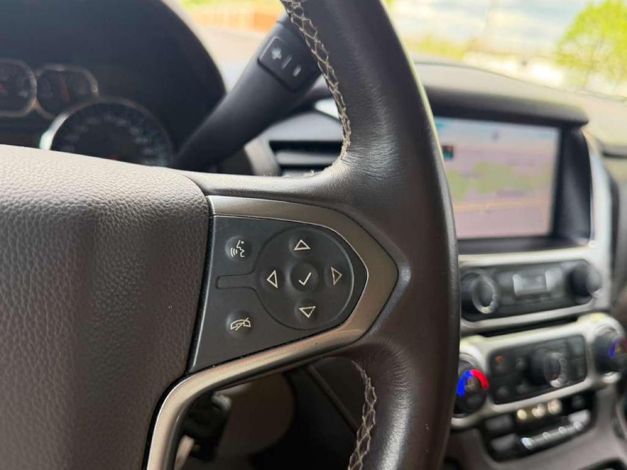 Chevrolet Suburban LT 1500 4WD 2015