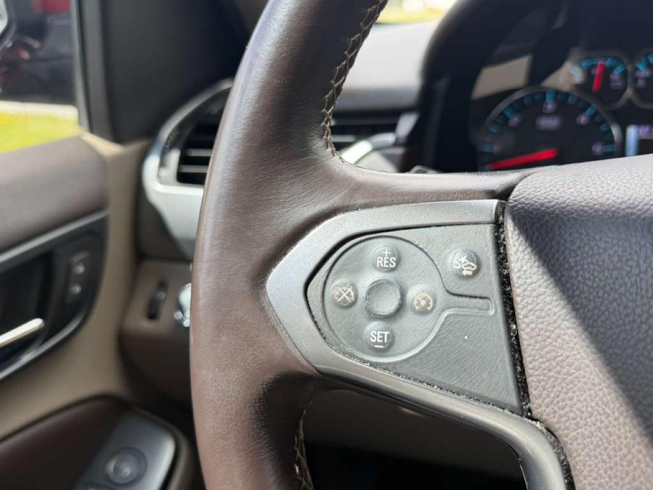 Chevrolet Suburban LT 1500 4WD 2015