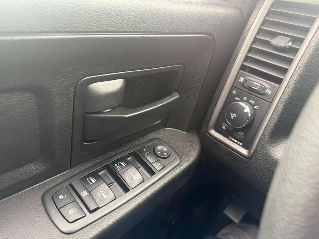 RAM 1500 Classic Tradesman Crew Cab SWB 4WD 2019