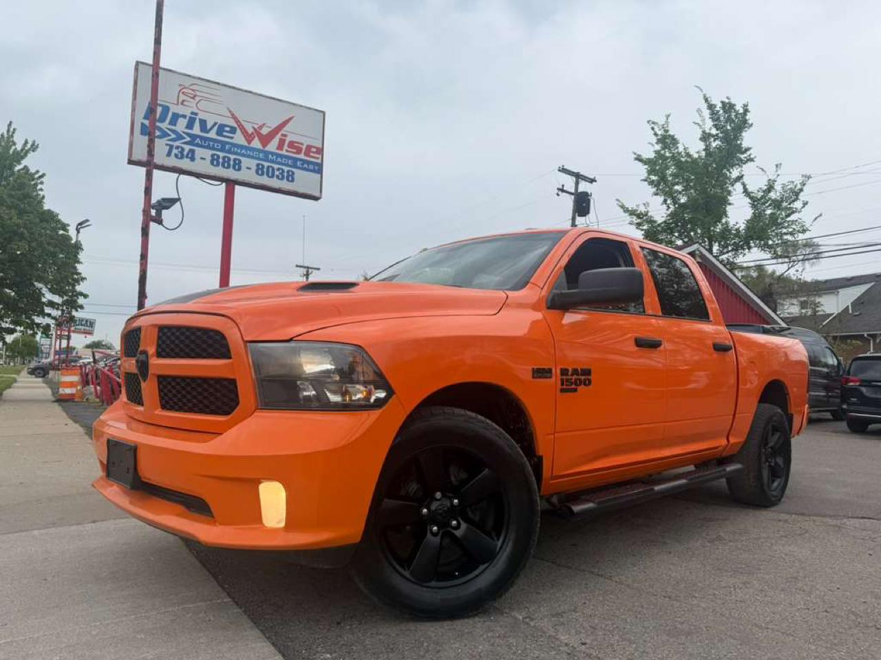 2019 RAM 1500 Classic Express Crew Cab 4x4 5'7's photo