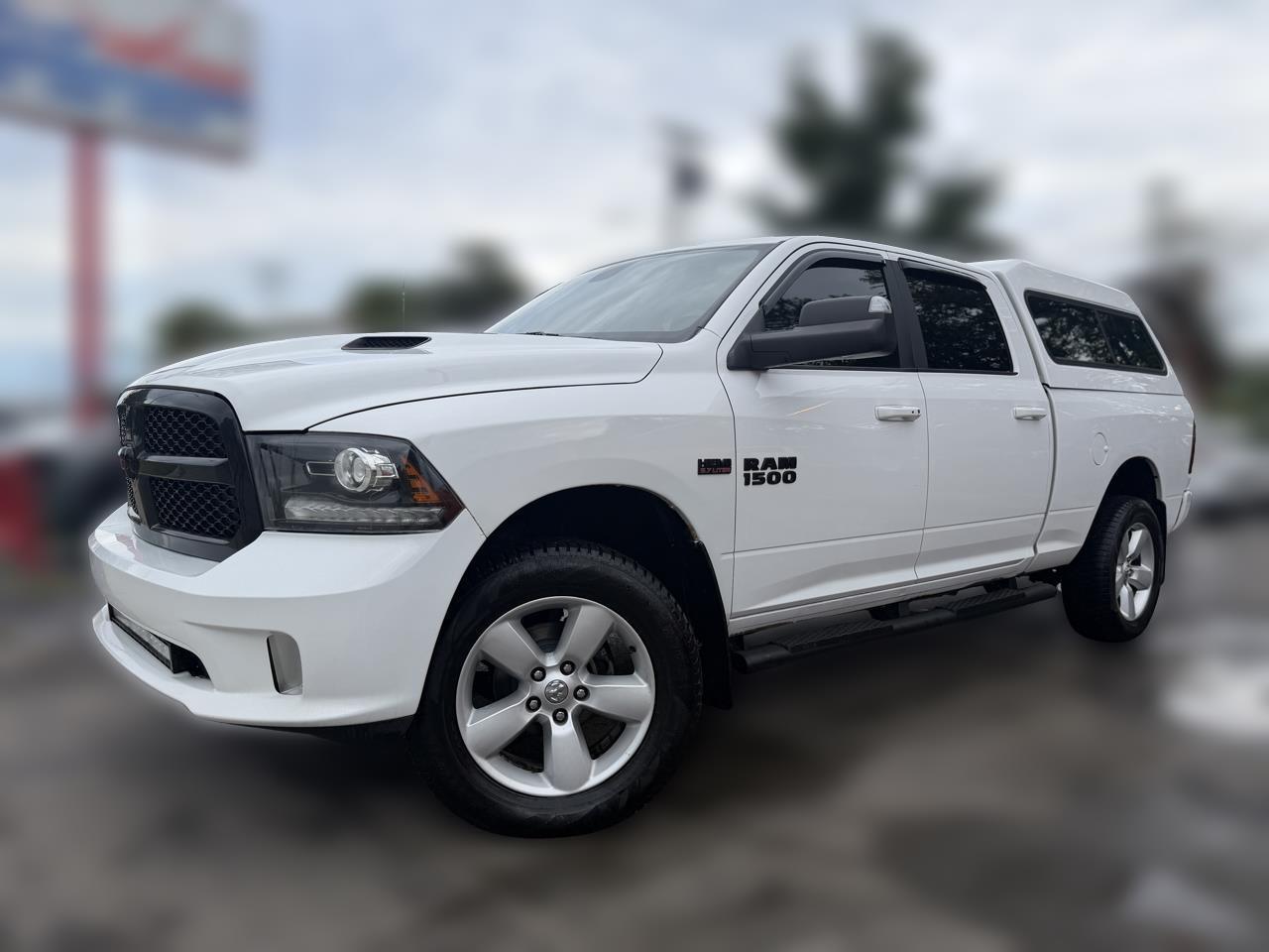 2018 RAM 1500 Blanco Camioneta Todo terreno Automática